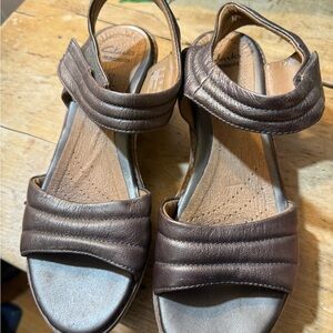 Clarks Metallic Brown Women's Sandals